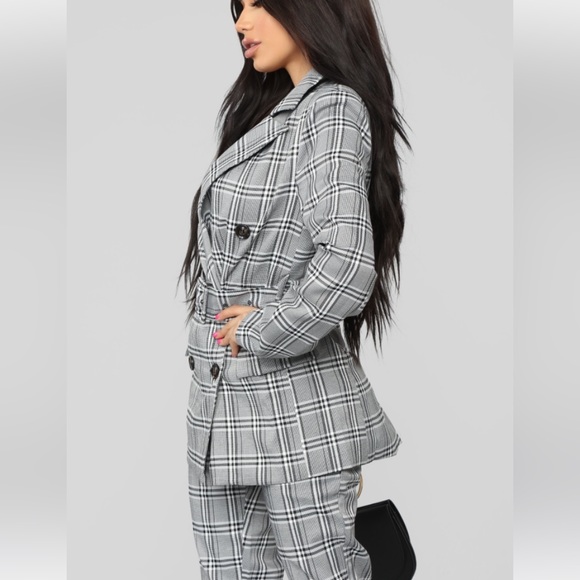 2 piece grey plaid pant suit with built-in belt - Picture 2 of 6